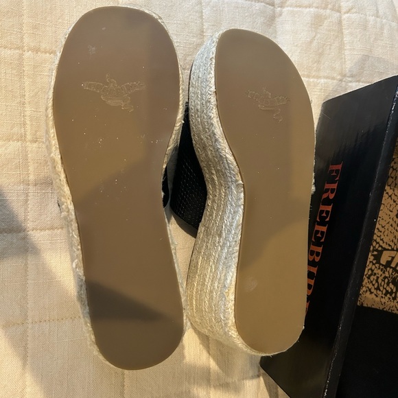 Freebird Miami black snake leather wedge sandals NWT 6 - Picture 5 of 6